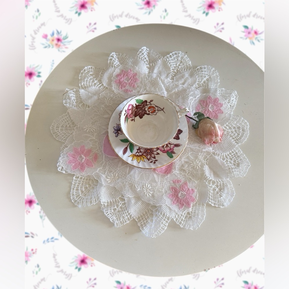Fine Linen & Lace Doilies, Hankies, 2 Pieces, Mixed not Matched
